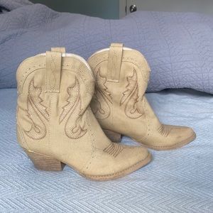 Very Volatile Markie Western Bootie Size6